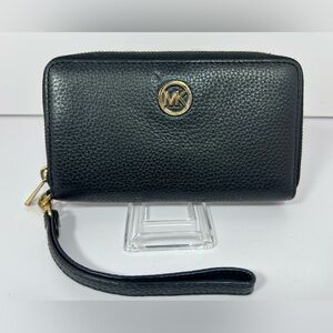 2113: Michael Michael Kors Pebbled Leather Zip Wristlet Wallet Black